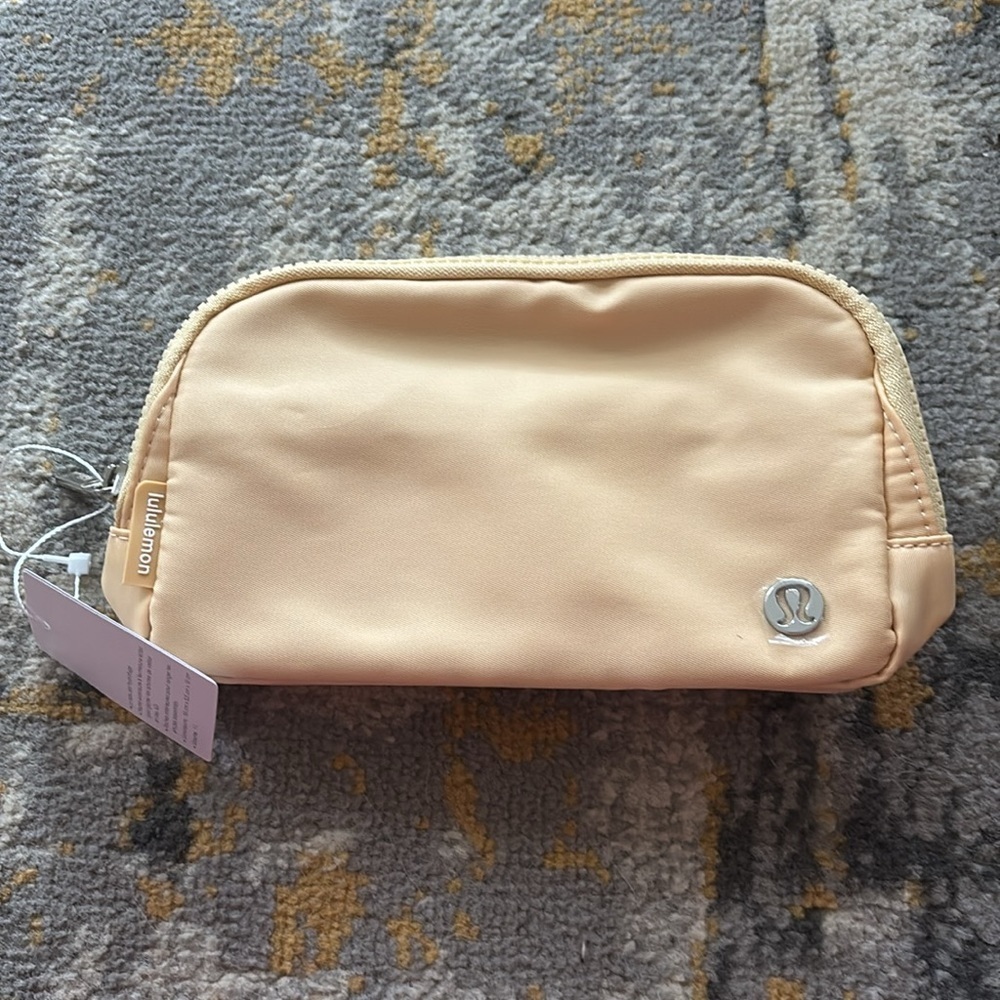 - Lululemon belt bag